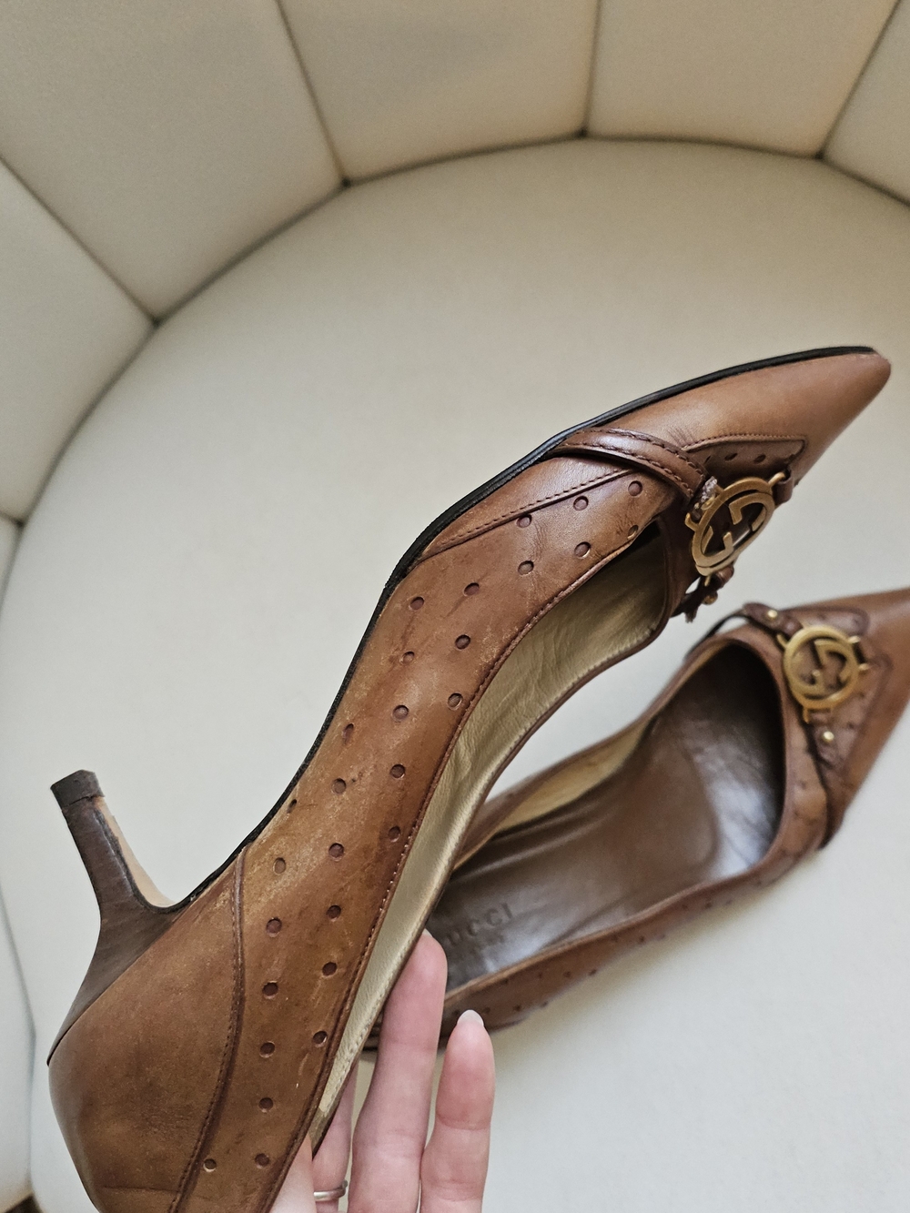 Gucci Vintage Tan Leather Pointed-Toe Kitten Heels with Gold Logo - Picture 11 of 14